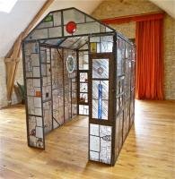 Vitrail de Leo Amery : Maison de détails